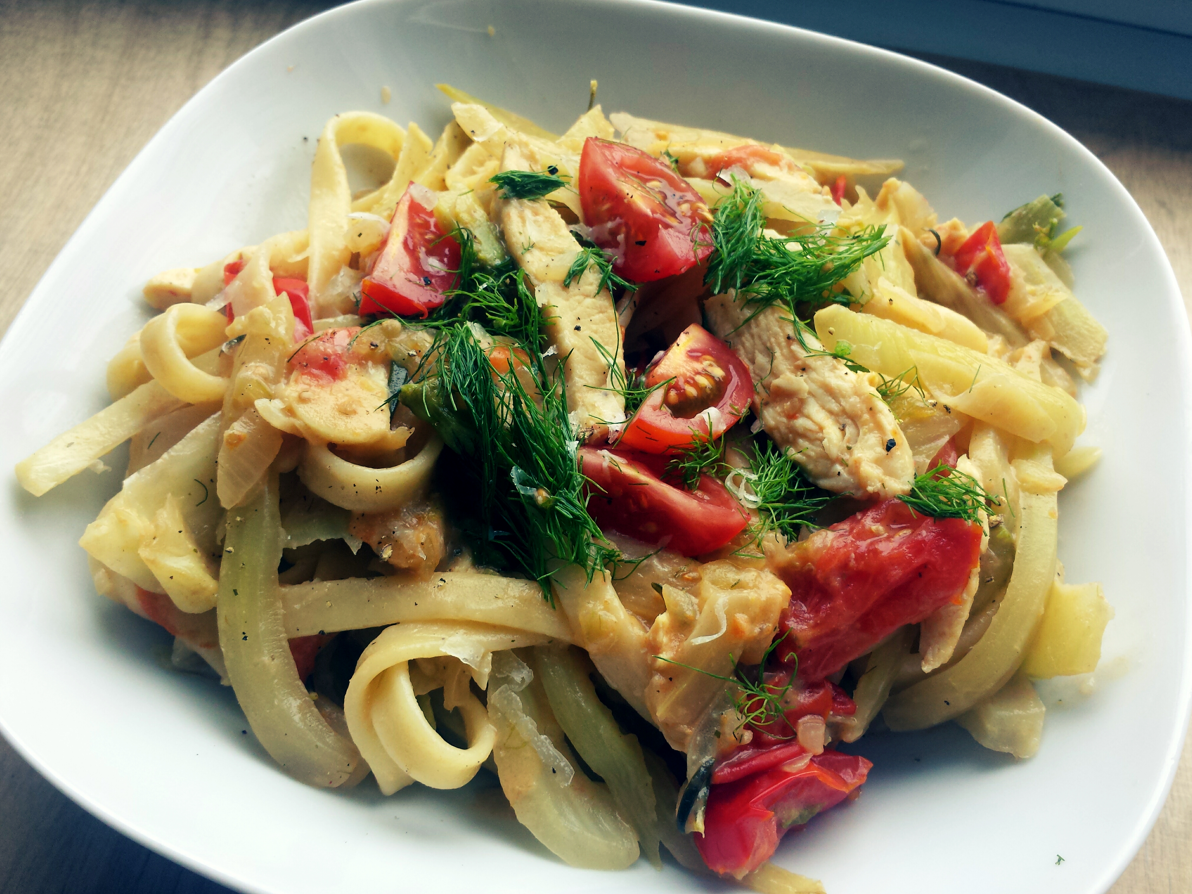 Pasta mit Fenchel, Tomaten und Hähnchen