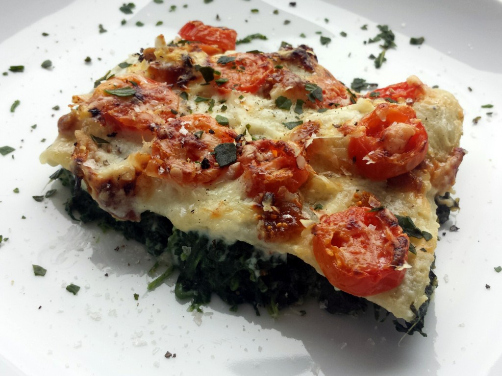 Spinat-Lasagne mit Ziegenfrischkäse, Feigen und Tomaten