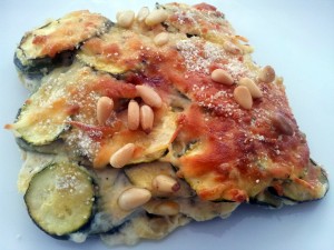 Zucchini-Gratin mit würziger Quarkcreme