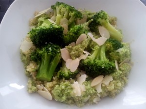Quinoa mit Brokkoli und Brokkoli-Creme