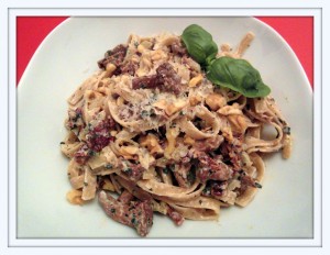 Pasta mit Pilzen, Tomaten und Basilikum