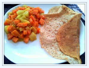 Quinoa-Pfannkuchen mit Curry-Gemüse