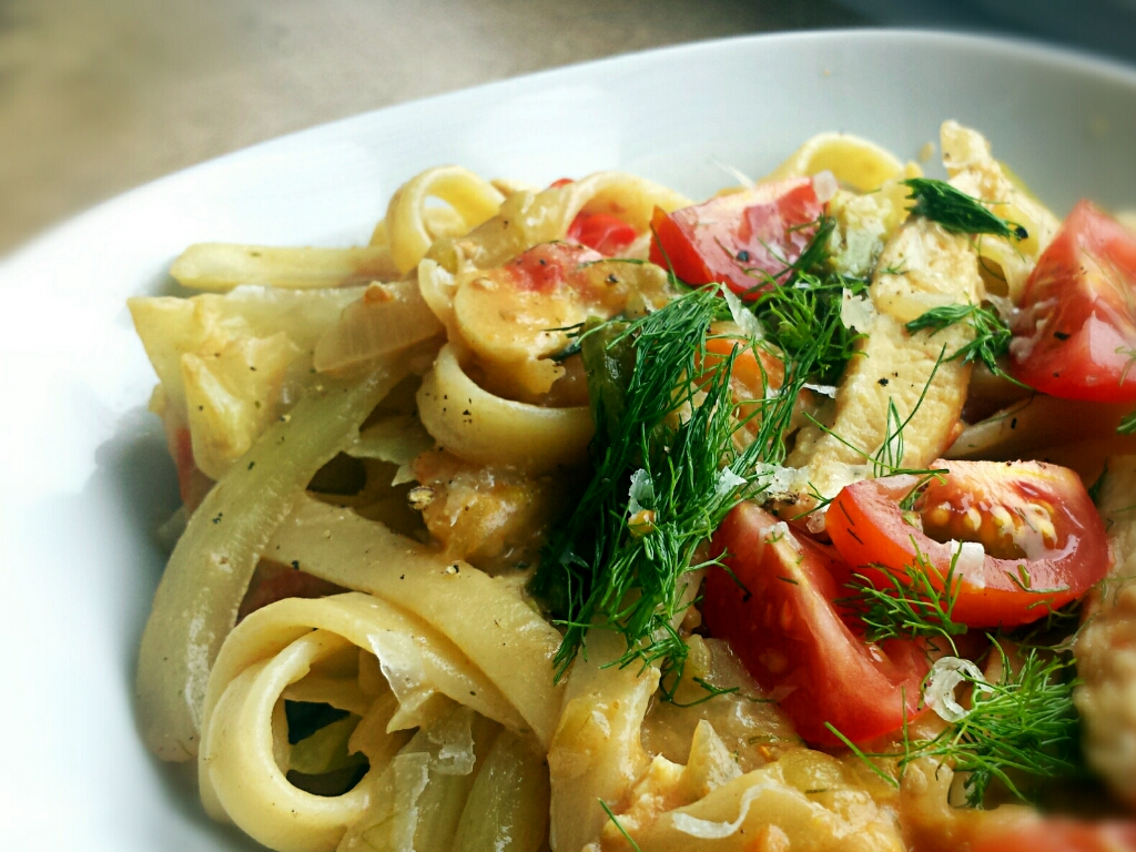 Pasta mit Fenchel, Cherrytomaten und Hähnchen